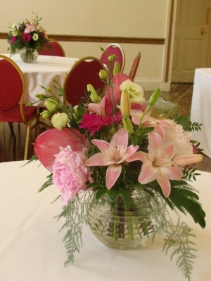 Tied vase arrangement